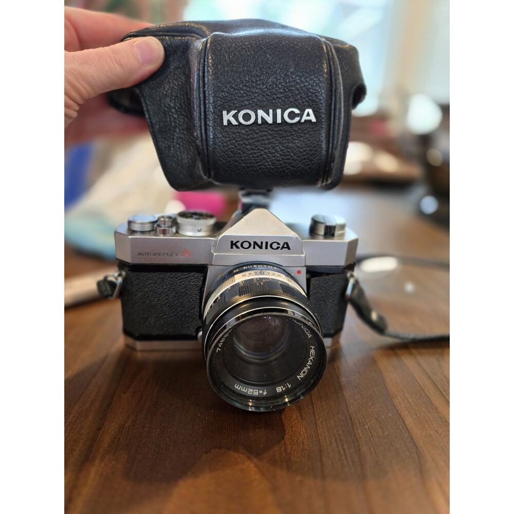Vtg KONICA Autoreflex A 35mm Camera F=52mm 1:18 Lens & Leather Case & UV Filter